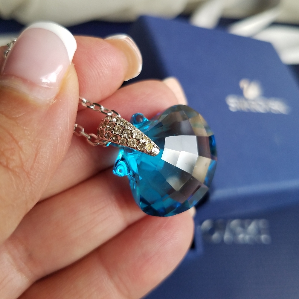 AUTHENTIC Swarovski Limited Edition Turquoise Seashell Necklace - Picture 3 of 16